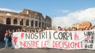 8 marzo, oggi marea fucsia nelle piazze di oltre 60 città: "Lotto, boicotto, sciopero"
