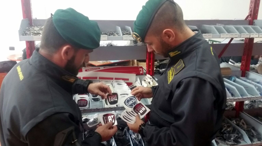 CRONACA-La-Finanza-sequestra-ricambi-auto-taroccati-5881e294be8f82