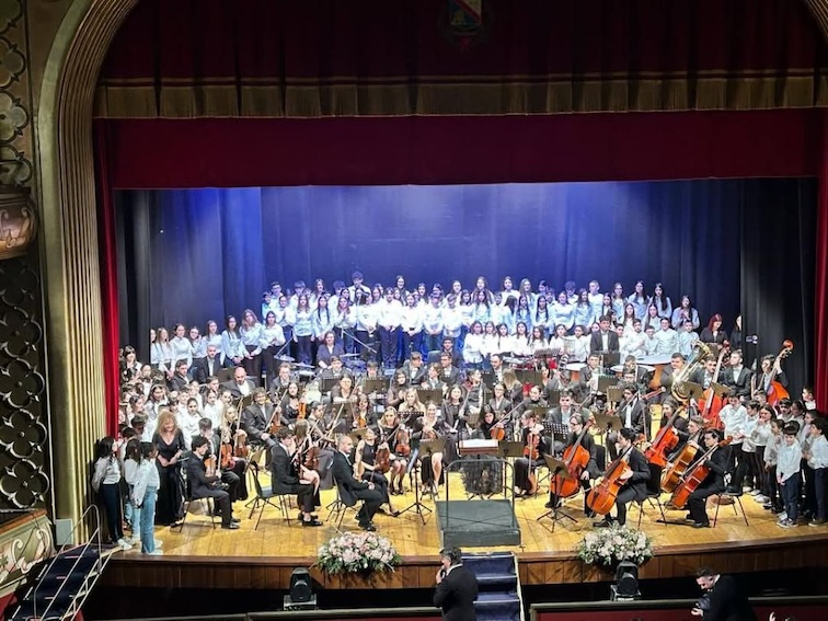 coro-teatro-grandinetti-1