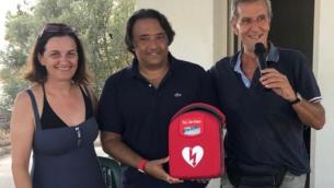 donazione-defibrillatore-al-villaggio-costa-dei-saraceni-di-bova-marina