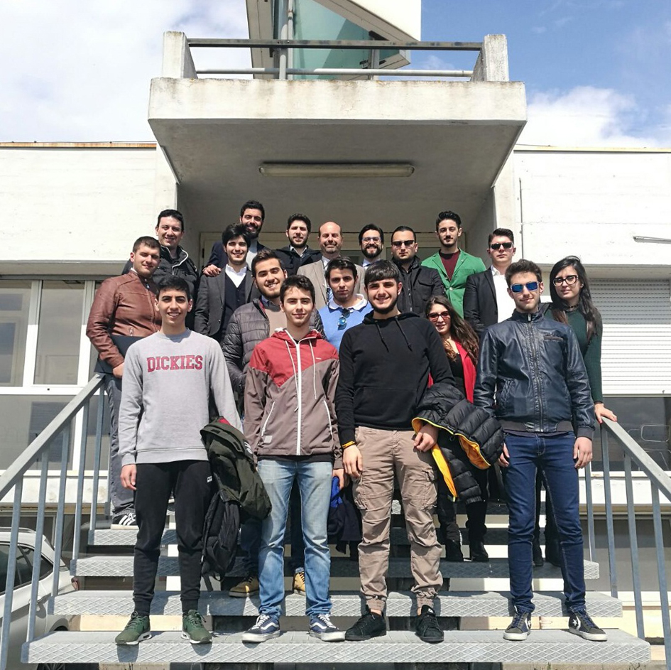 eccelleo-visita-alla-torre-di-controllo-dell_aeroporto-di-lamezia-organizzata-dal-leo-club_03gruppo