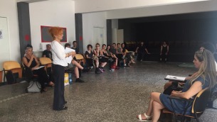 elisabetta-pozzi-durante-una-fase-del-laboratorio-teatrale