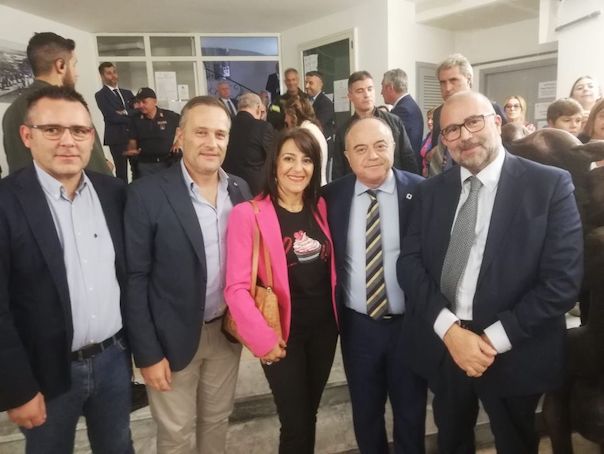 foto-odcec-paola-fernando-caldiero-una-delegazione-di-tre-consiglieri-dott-ssa-ortenzia-de-grazia-dott-nazareno-di-renzo-e-dott-antonio-forestieri