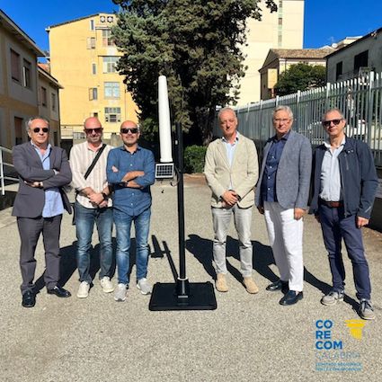 funzionari-di-arpacal-e-corecom-con-lo-strumento-a-banda-larga