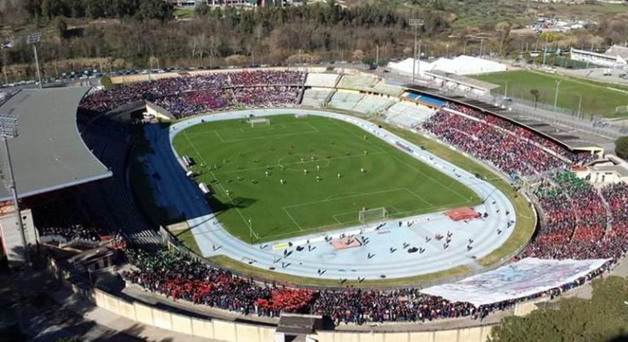 Il-Crotone-gioca-al-San-Vito-Marulla-di-Cosenza-735x400
