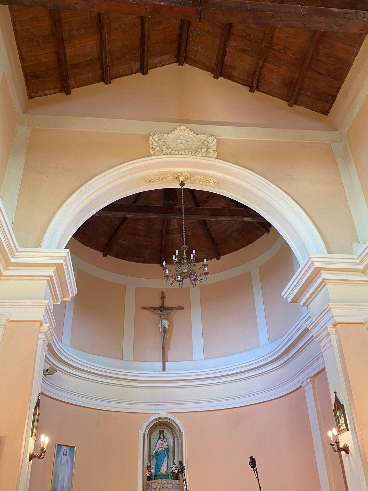 interno-della-chiesa-di-bellacava-a-vena-di-maida