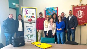 le-autorita-lionistiche-con-i-rappresentanti-della-scuola-e-del-comune