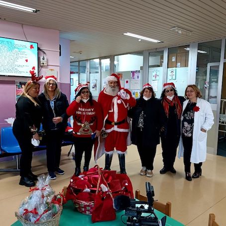 le-volontarie-di-senza-nodi-con-la-primaria-mimma-caloiero