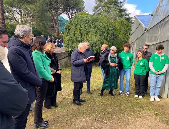 mons-checchinato-benedice-la-strumentazione-dellagrario-di-cosenza