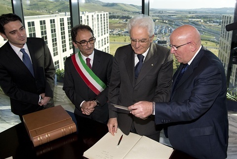 Il presidente della Repubblica, Sergio Mattarella con il presidente della  Giunta regionale, Mario Oliverio, il sindaco di Catanzaro, Sergio Abramo, e il presidente del Consiglio regionale, Nicola Irto