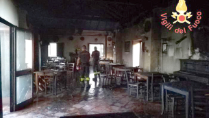 L'incendio doloso che ha distrutto il ristorante «Ai Reduci»