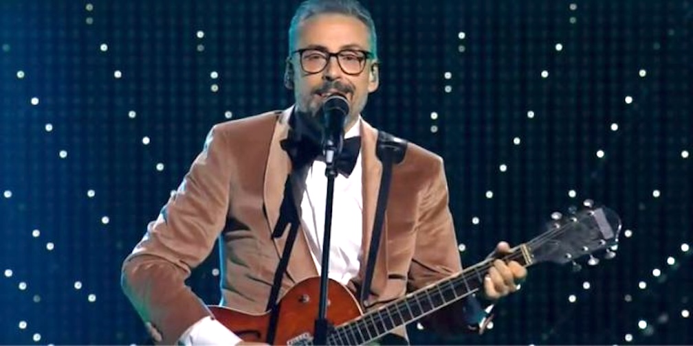 sanremo-2025-brunori-sas-incanta-il-palco-dellariston-696x348