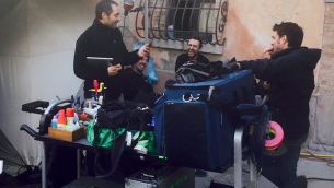 L'attore e regista Claudio Santamaria (primo a sinistra nella foto)
