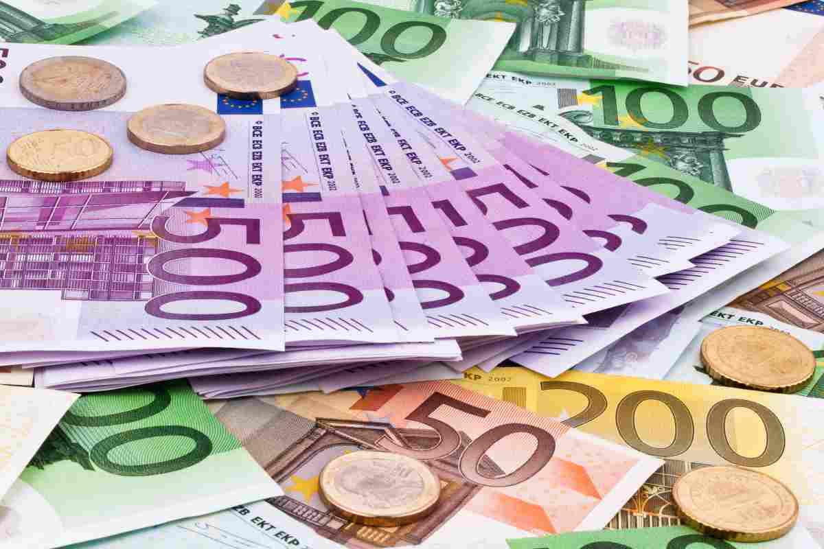 Viele Euro Geldscheine der Europäischen Union.