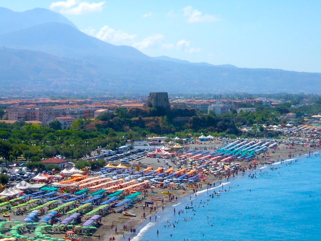 spiaggia_di_scalea_con_torre_talao