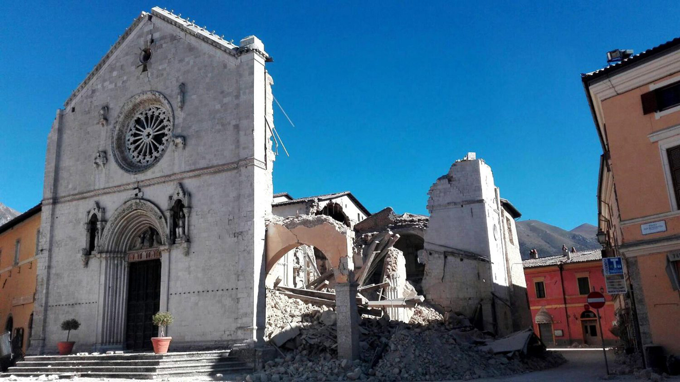La basilica di San Benedetto a Norcia distrutta dal terremoto del 30 ottobre 2016