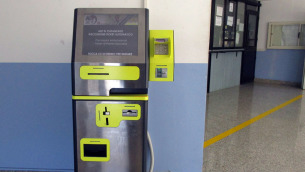 Totem-Giallo-Ospedale-Lamezia-2