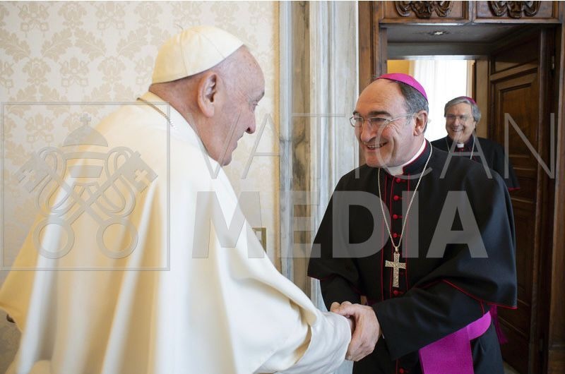vescovo-con-papa