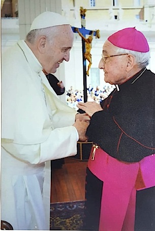 vescovo-rimedio-con-papa-francesco