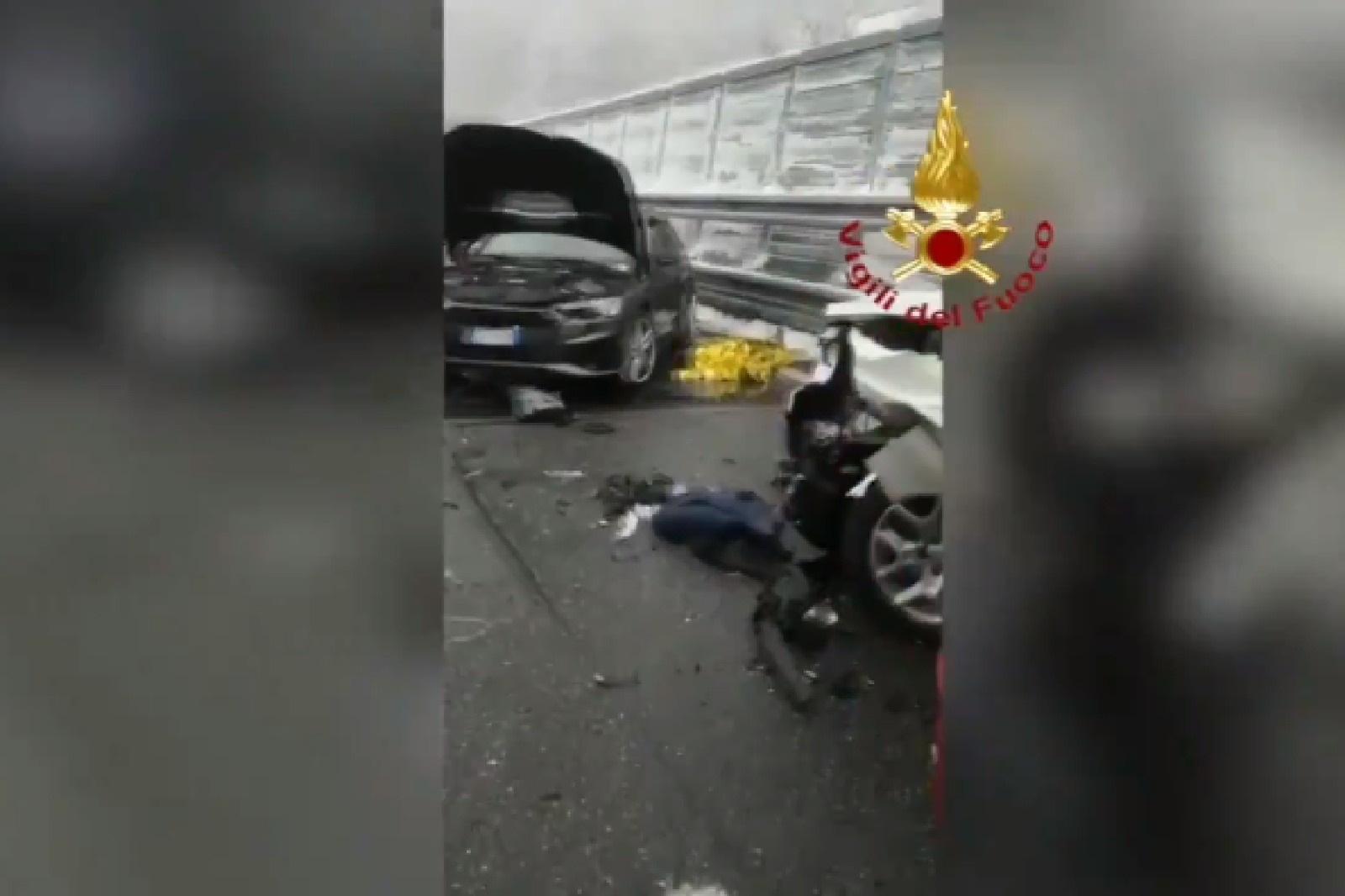 A32, maxitamponamento con 25 auto: 1 morto e diversi feriti