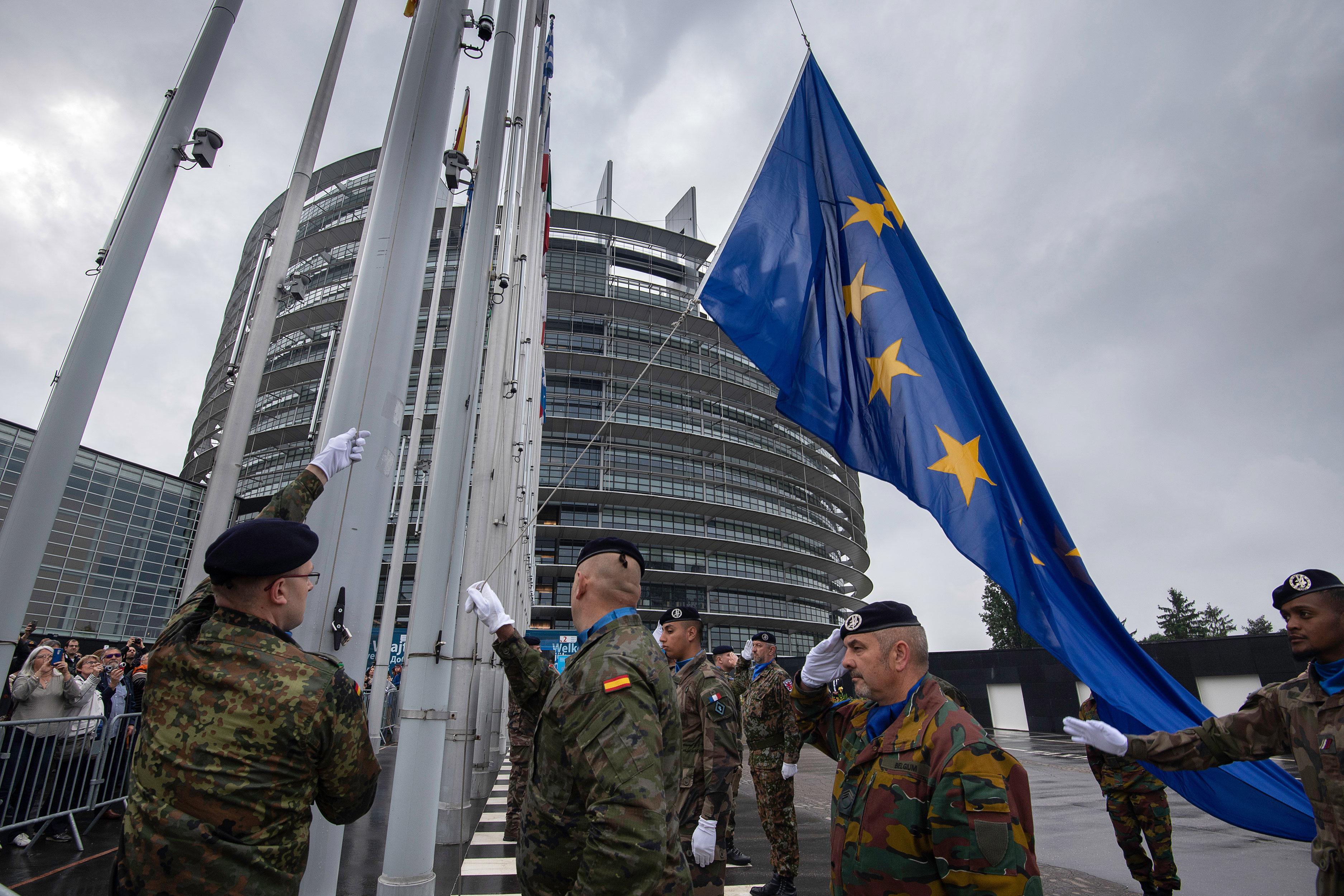 Aborto, Europarlamento: "Sia aggiunto in Carta diritti fondamentali Ue"