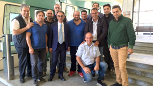 Il sindaco Abramo e Colace con alcuni dipendenti dell'Amc