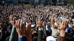 Accusato di blasfemia, bruciato vivo dalla folla inferocita: orrore in Pakistan