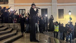 Achille Lauro infiamma Piazza di Spagna per l’anteprima del nuovo album