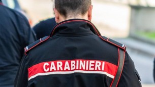 Acido e botte alla moglie, 55enne arrestato a Castellammare di Stabia