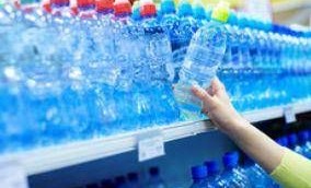 Acqua in bottiglia, test boccia 6 marche su 21: livelli eccessivi inquinante Tfa