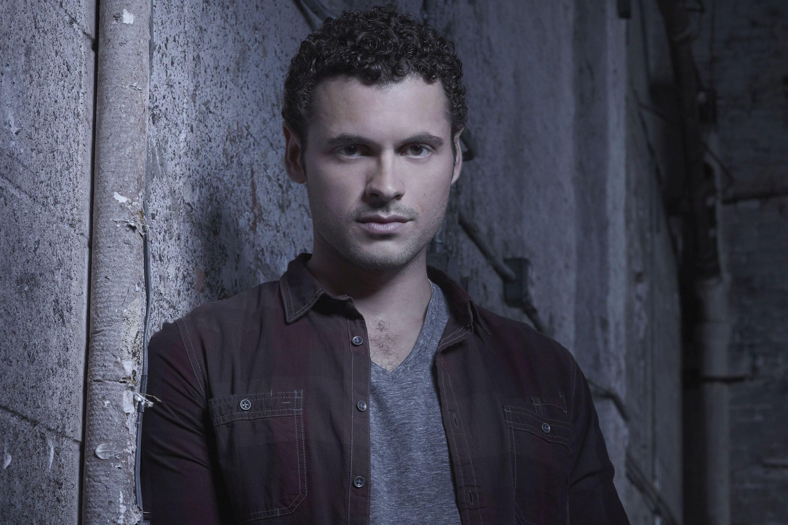 Adan Canto, morto a 42 anni l'attore star di 'Designated Survivor' e 'Narcos'