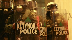 Aek-Dinamo Zagabria, scontri Atene: tifoso ucciso a coltellate