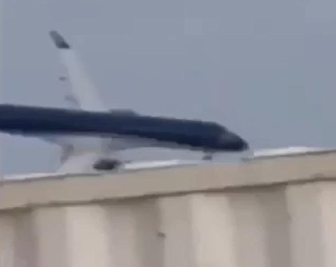 Aereo caduto in Kazakistan, il video del disastro