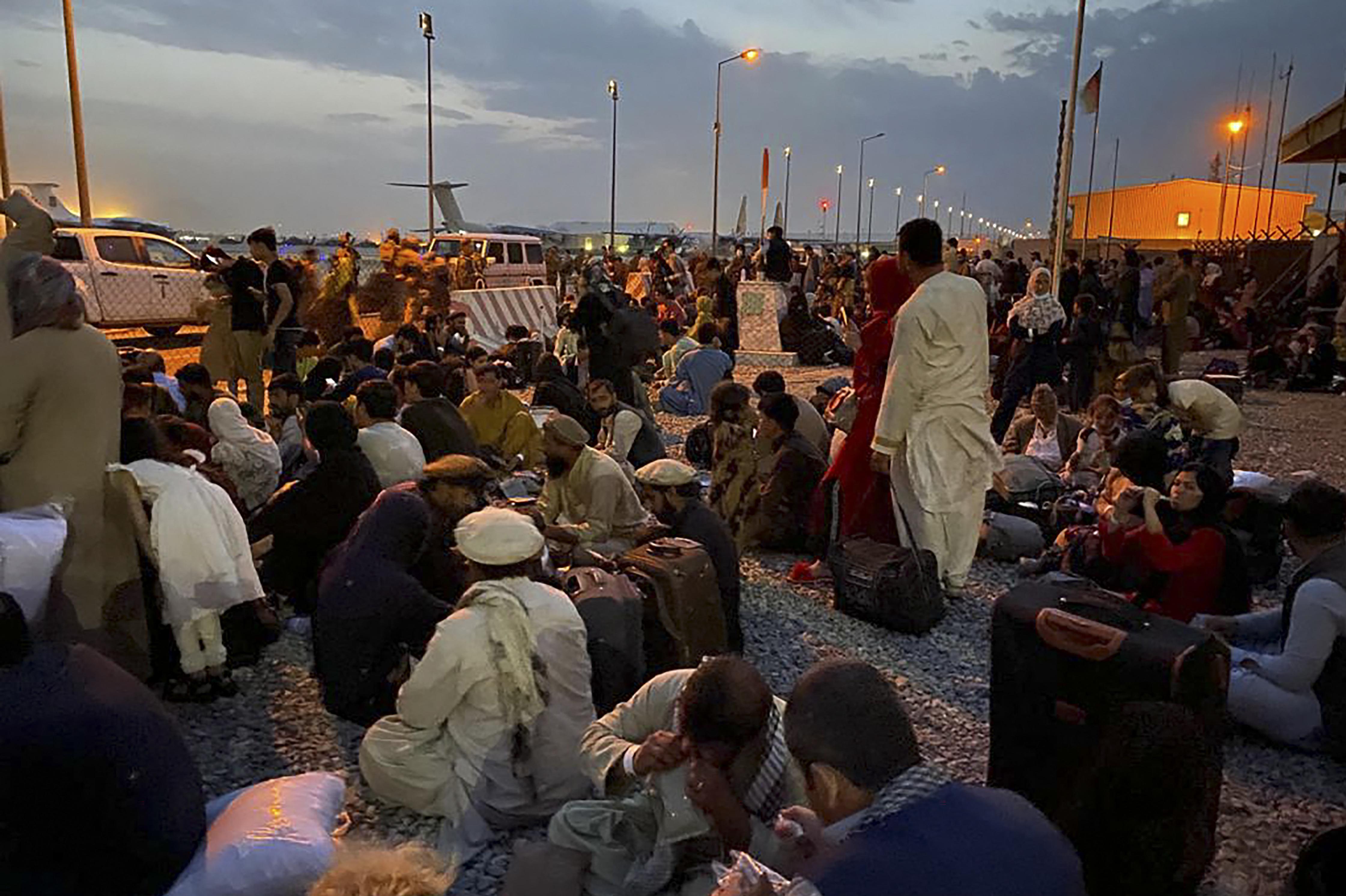 Afghanistan, allarme bambini scomparsi all'aeroporto Kabul