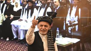 Afghanistan, Ghani negli Emirati Arabi