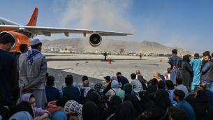 Afghanistan, il dramma della fuga: corpo di un rifugiato nel carrello di un aereo