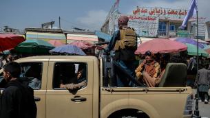 Afghanistan, messaggio figlio mullah Omar: "Non fate irruzione nelle case"