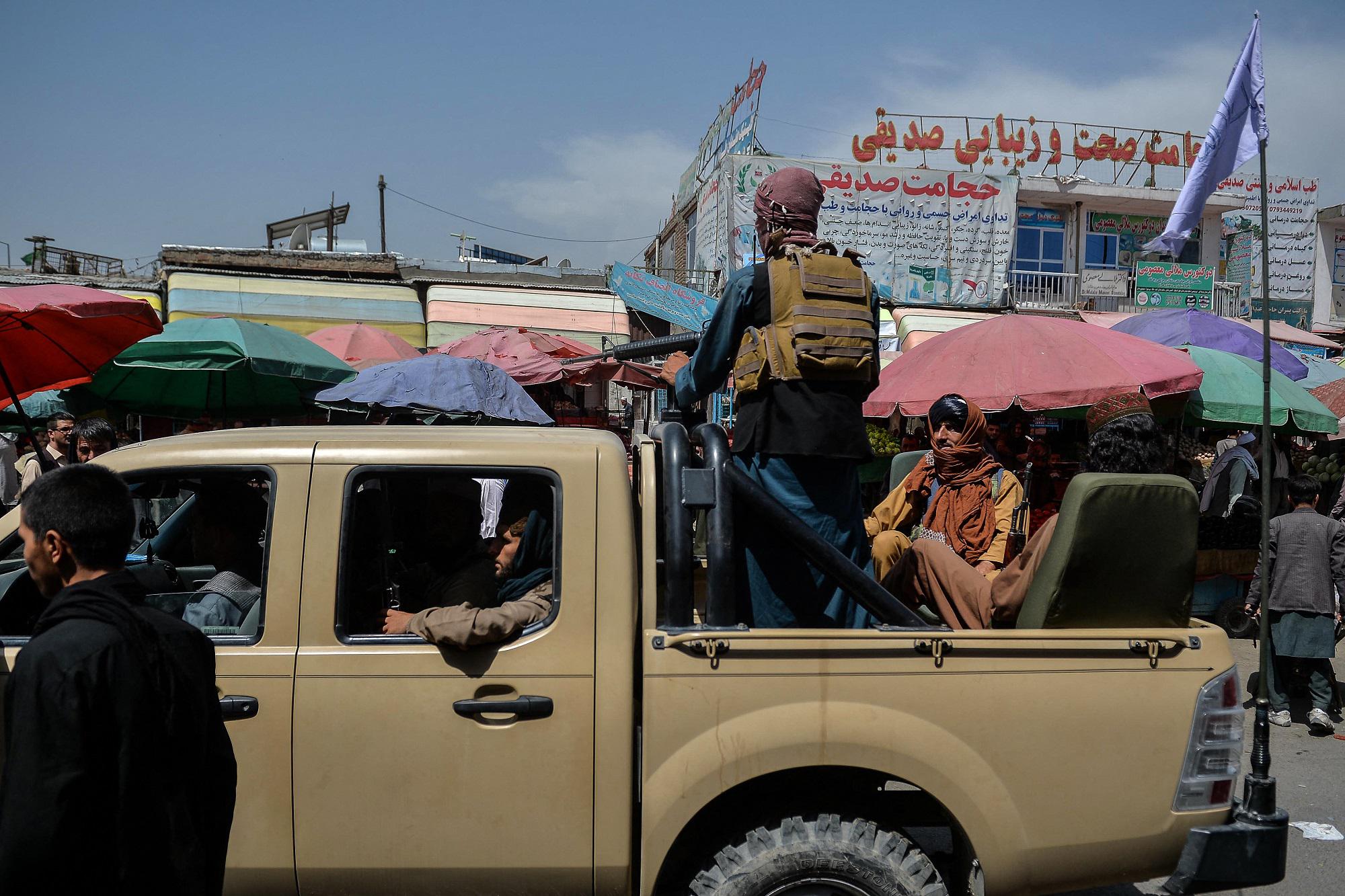 Afghanistan, messaggio figlio mullah Omar: "Non fate irruzione nelle case"