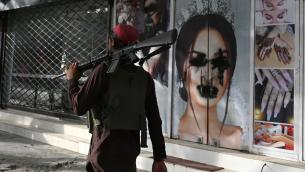 Afghanistan, talebani: "Ok donne a lavoro"