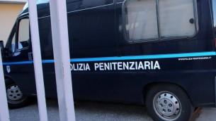 Aggressione a Casal del Marmo, agente colpito con manico di scopa sotto l'occhio: due detenuti saranno trasferiti