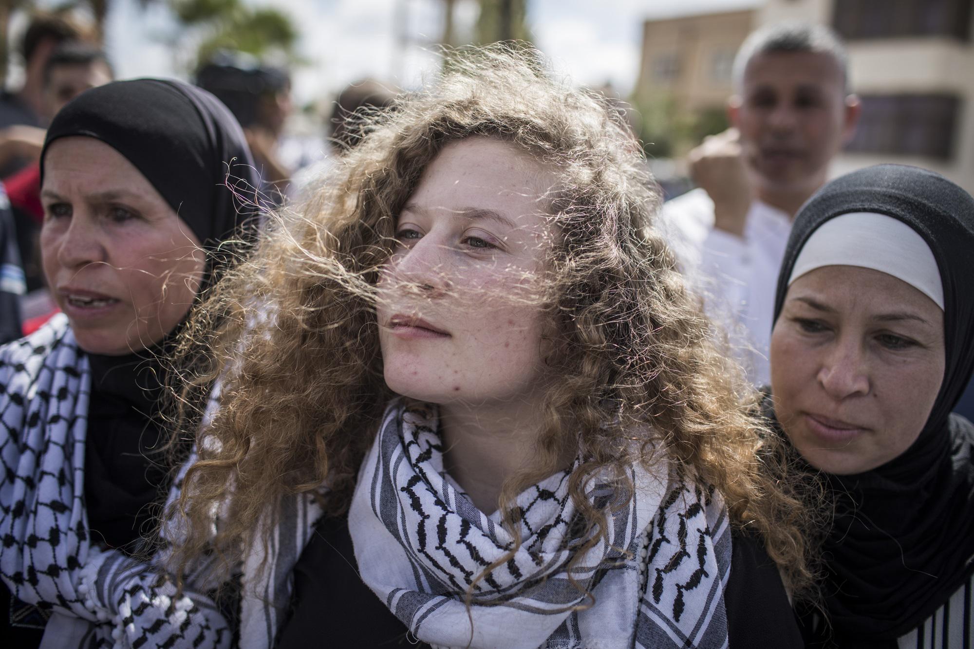 Ahed Tamimi, l'icona della protesta palestinese tra i detenuti che Israele potrebbe liberare