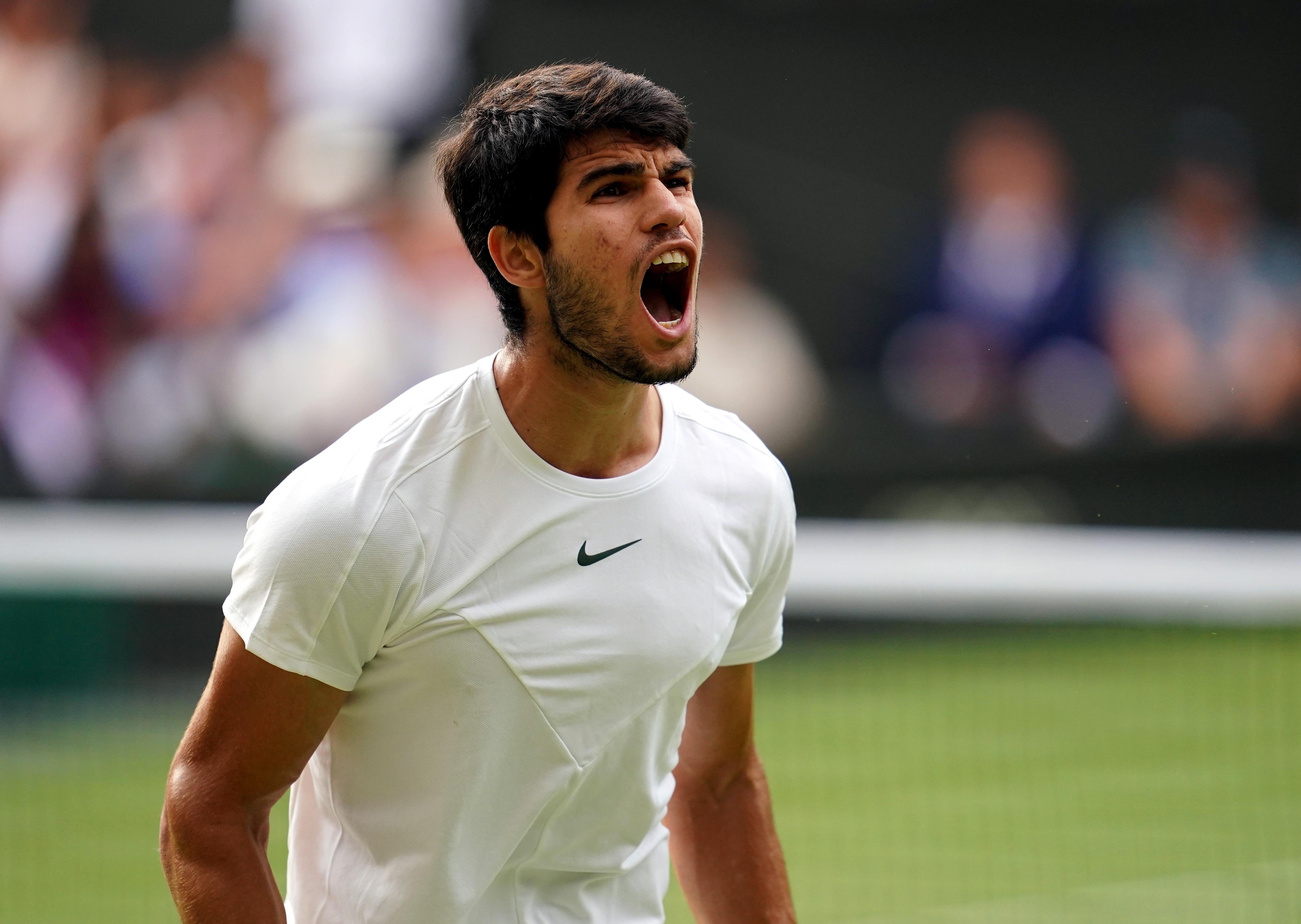 Alcaraz trionfa a Wimbledon 2023, Djokovic k.o