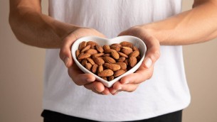 Alimenti, nuove evidenze sui benefici delle mandorle nella prevenzione cardiometabolica