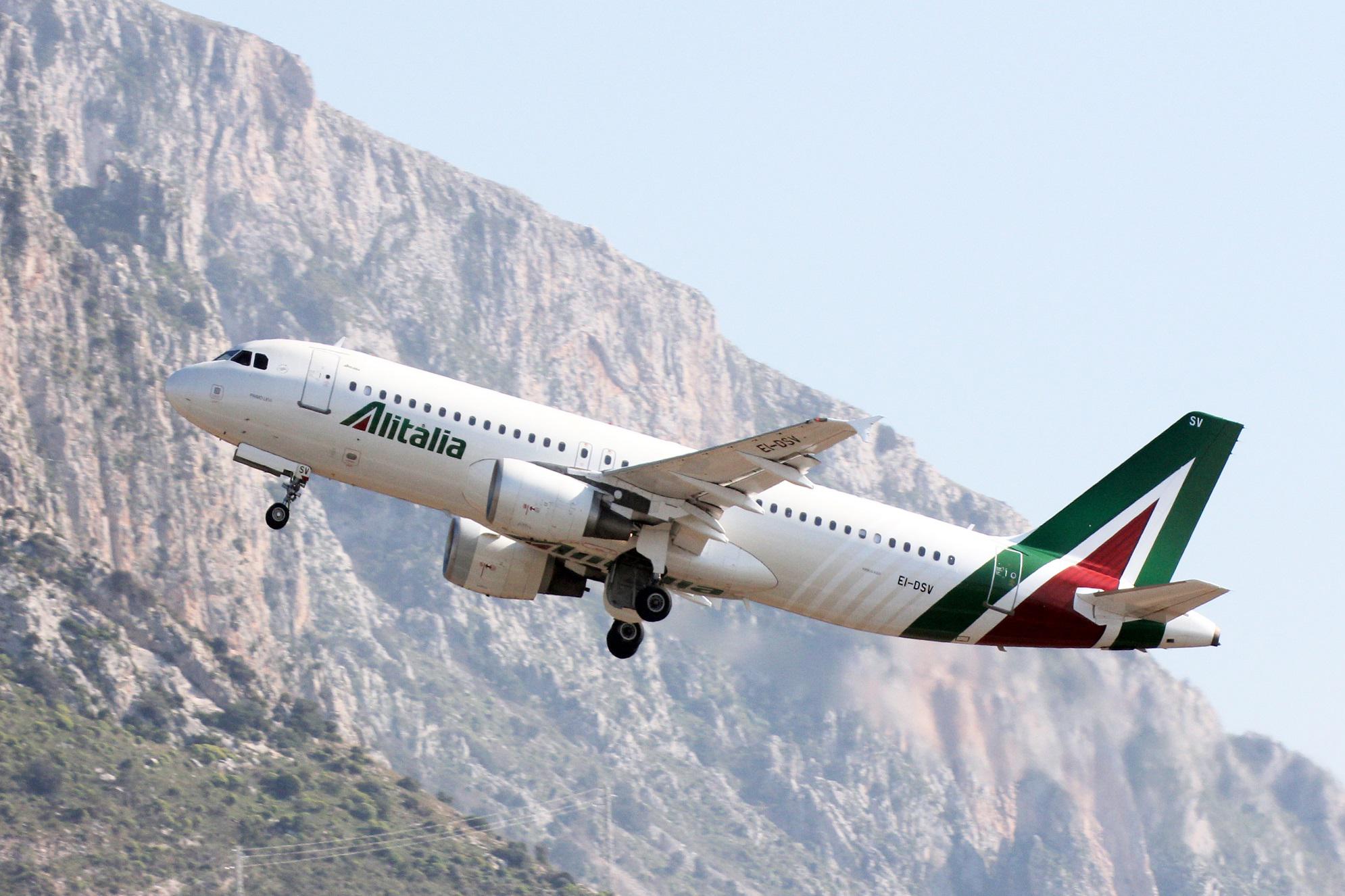Alitalia addio, oggi l'ultimo volo