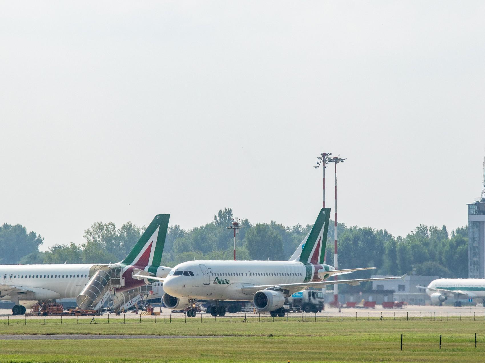 Alitalia, sindacati: "Ita vuole mano libera sul contratto, governo intervenga"