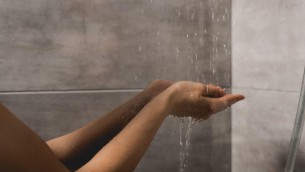 Allergia all'acqua, la storia di Tessa: "Ecco cosa mi succede sotto la doccia"