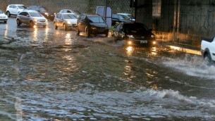 Allerta maltempo sull'Italia, temporali e mareggiate: i consigli della Protezione civile