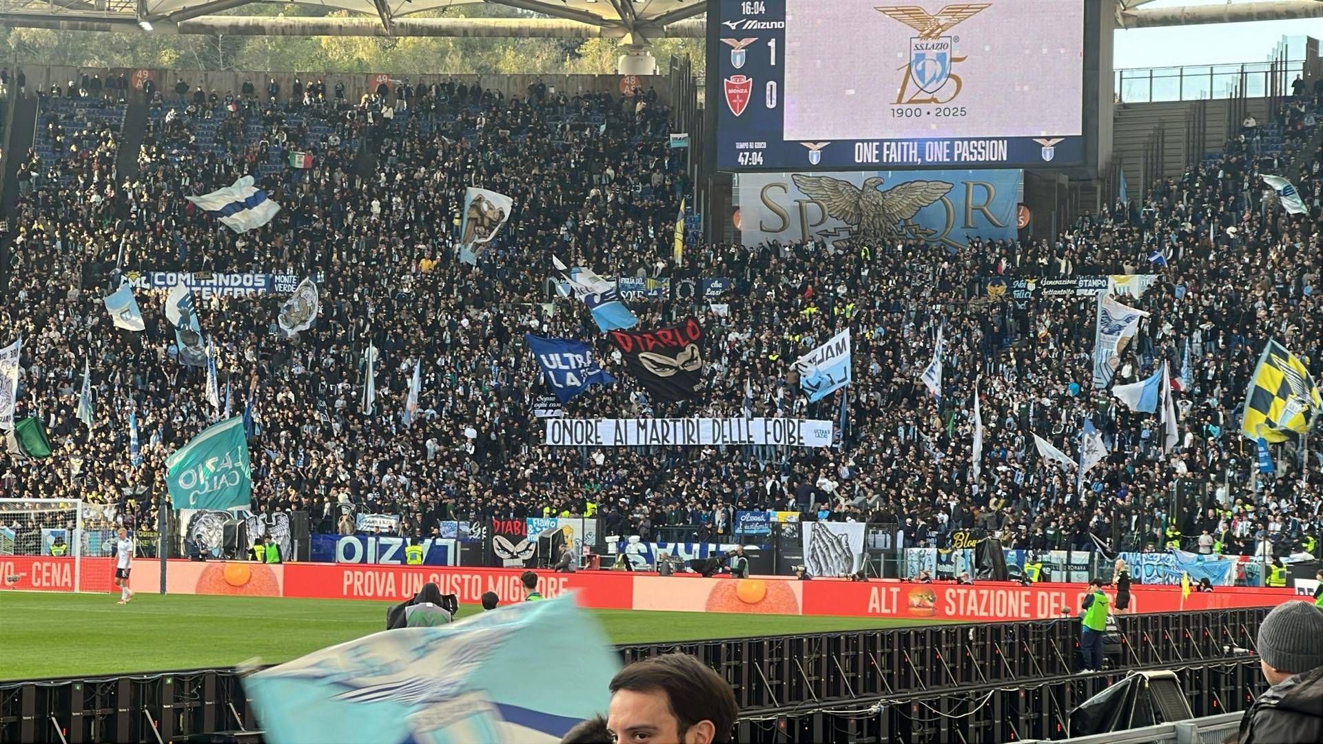 All'Olimpico striscione tifosi Lazio: "Onore ai martiri delle Foibe"