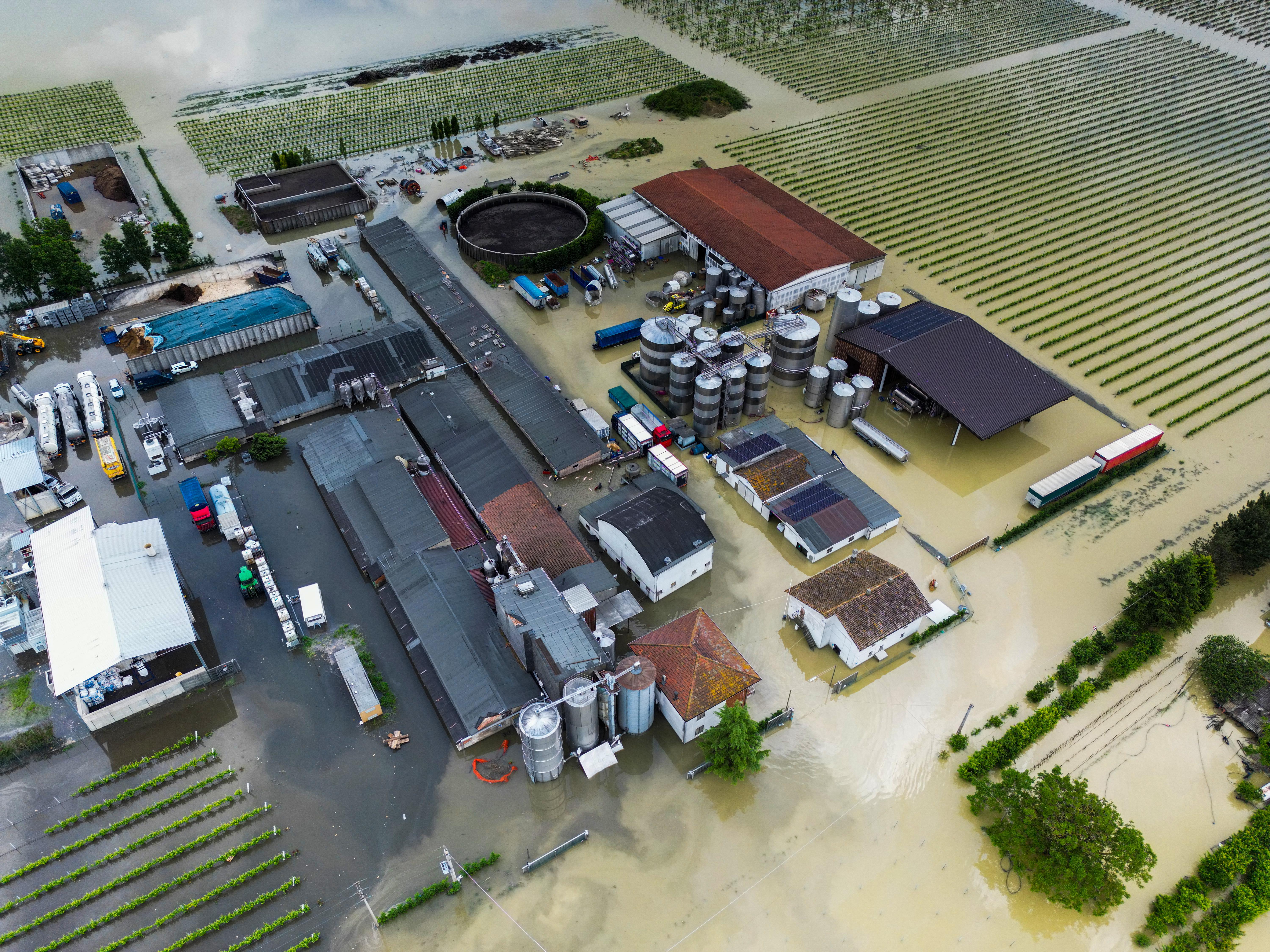 Alluvione Emilia Romagna: 14 morti, frane e strade distrutte