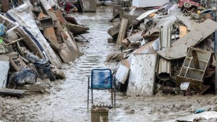 Alluvione Emilia Romagna, falsi volontari rubano 6mila euro: 2 arresti per sciacallaggio